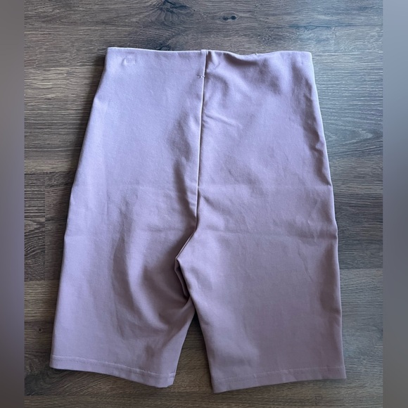 Babaton Dressy Biker Casual Shorts - Picture 4 of 7